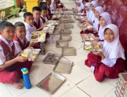 MBG Hadir di UPT SDN 120 Campae, Siswa Antusias Sambut Makanan Bergizi