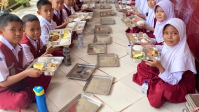 MBG Hadir di UPT SDN 120 Campae, Siswa Antusias Sambut Makanan Bergizi