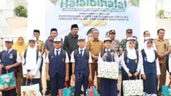 Bupati Luwu Timur Serahkan Bantuan Seragam Sekolah untuk 16.253 Siswa-siswi