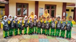 Bantuan Seragam Sekolah untuk 16.253 Siswa Luwu Timur, SDN Balantang Terima Paket Lengkap dengan Antusias